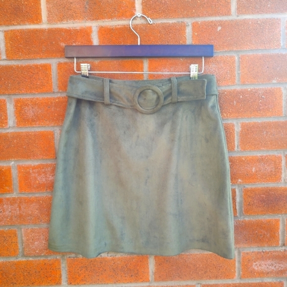 Dresses & Skirts - Green Skirt With Belt